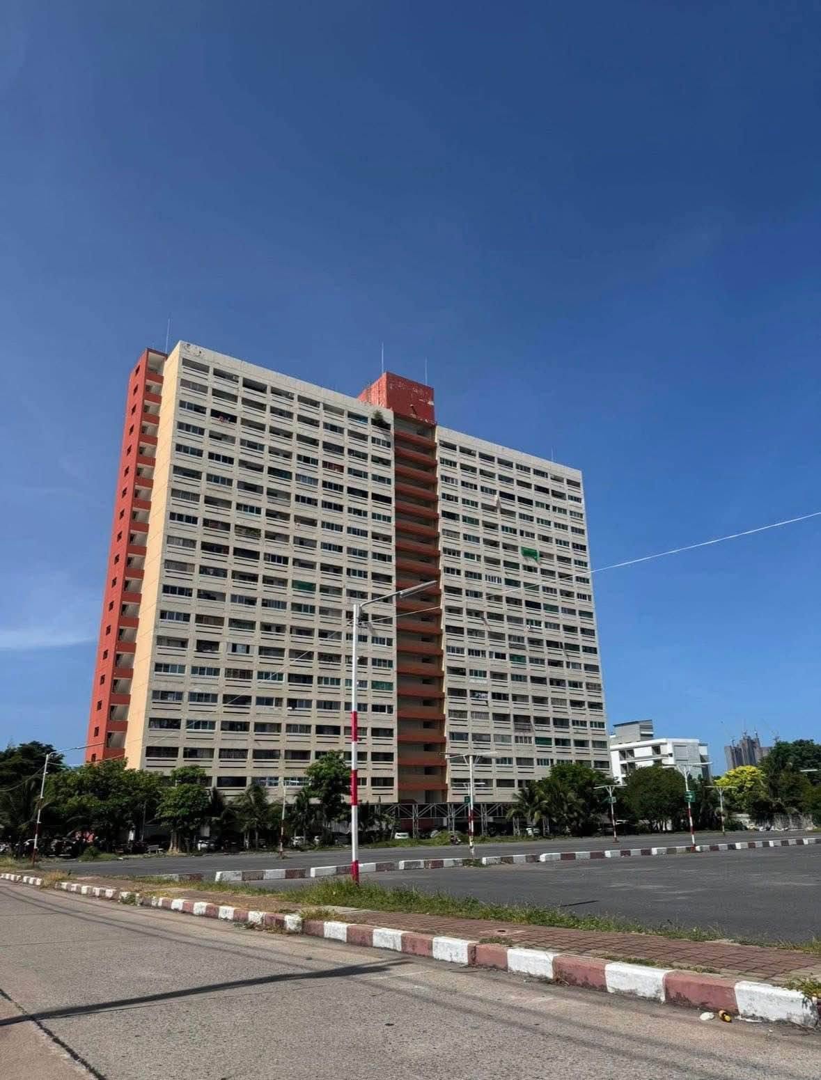 Studio for rent at Thepprasit Condo
