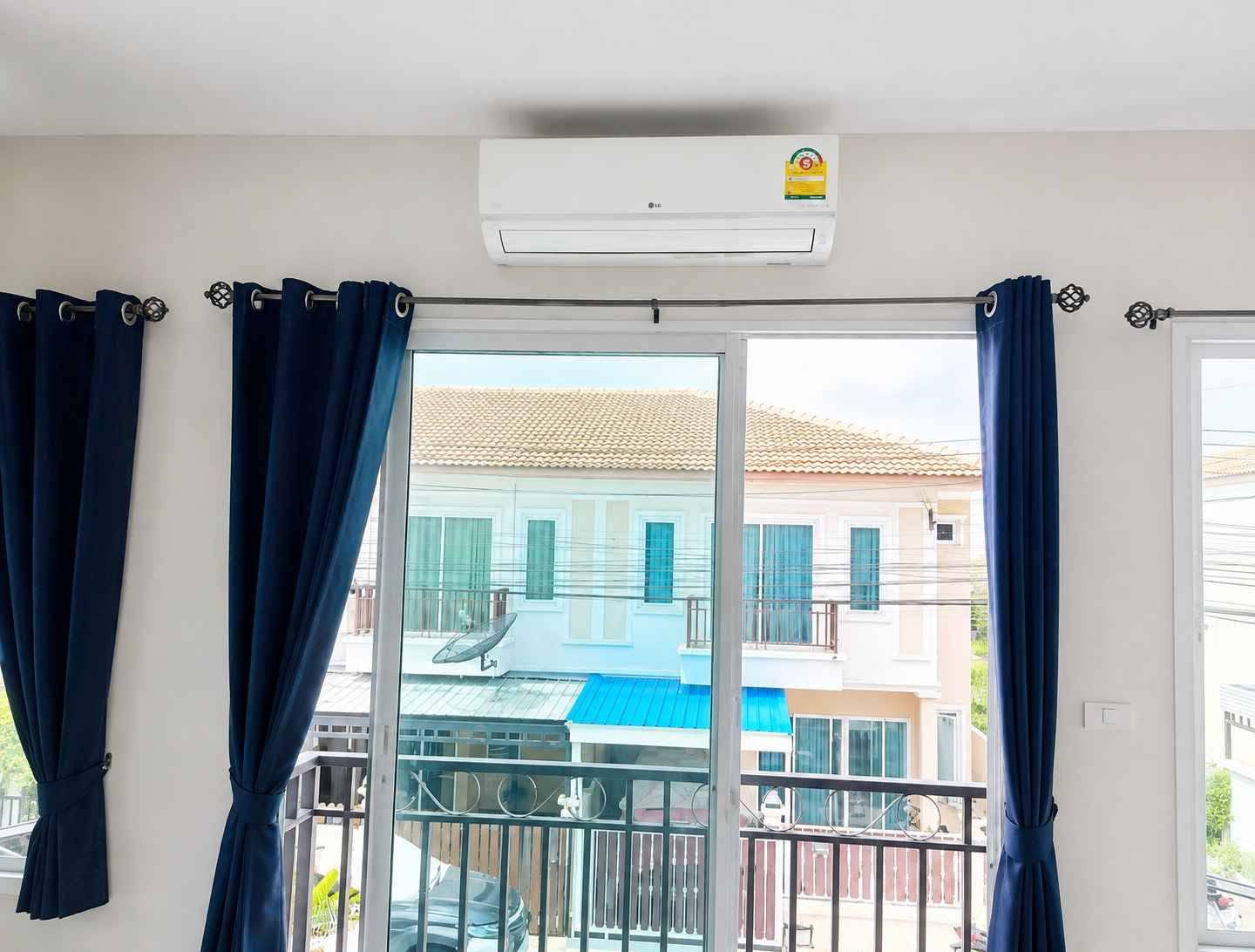 3 Bedroom Townhouse for rent at Saen Suk Town
