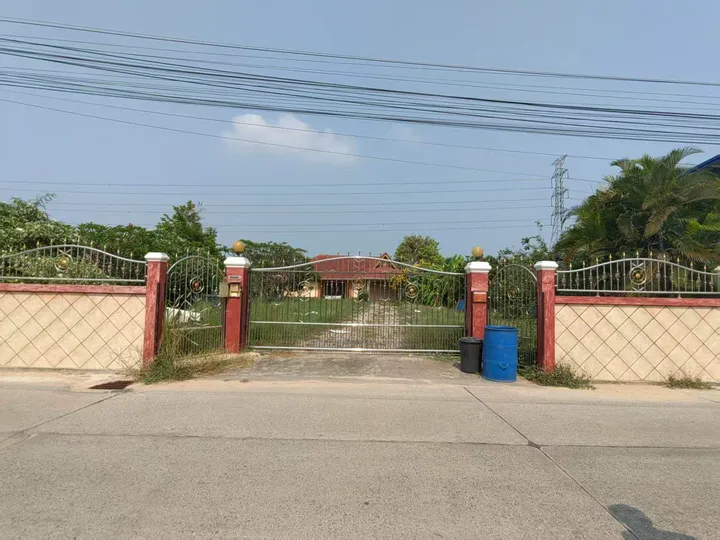 4 Bedroom House for sale in Bang Lamung