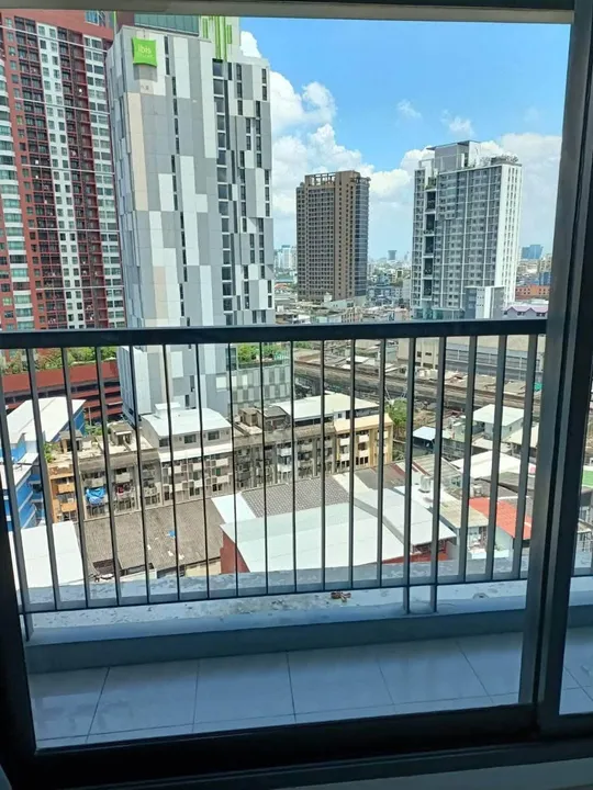 Photo from a listing at Life Sukhumvit 48