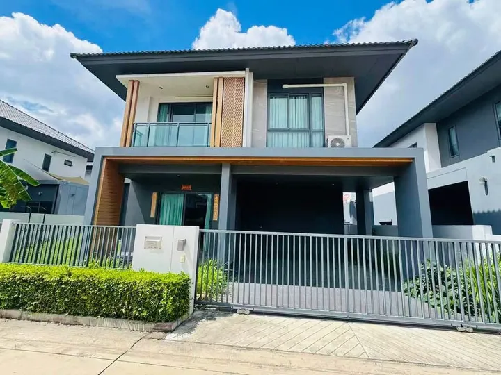 4 Bedroom House for sale at Patta Define