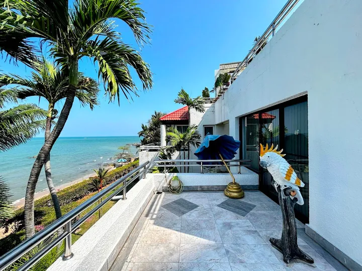 3 Bedroom Condo for sale at Baan Rimpa
