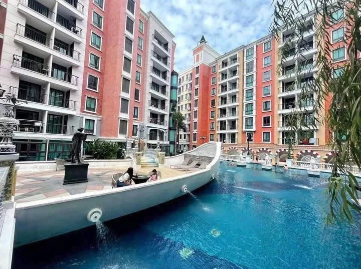 Photo from a listing at Espana Condo Resort