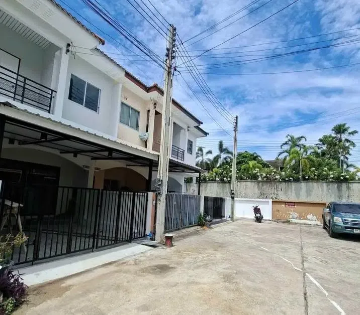2 Bedroom Townhouse for sale at Pannathorn 3