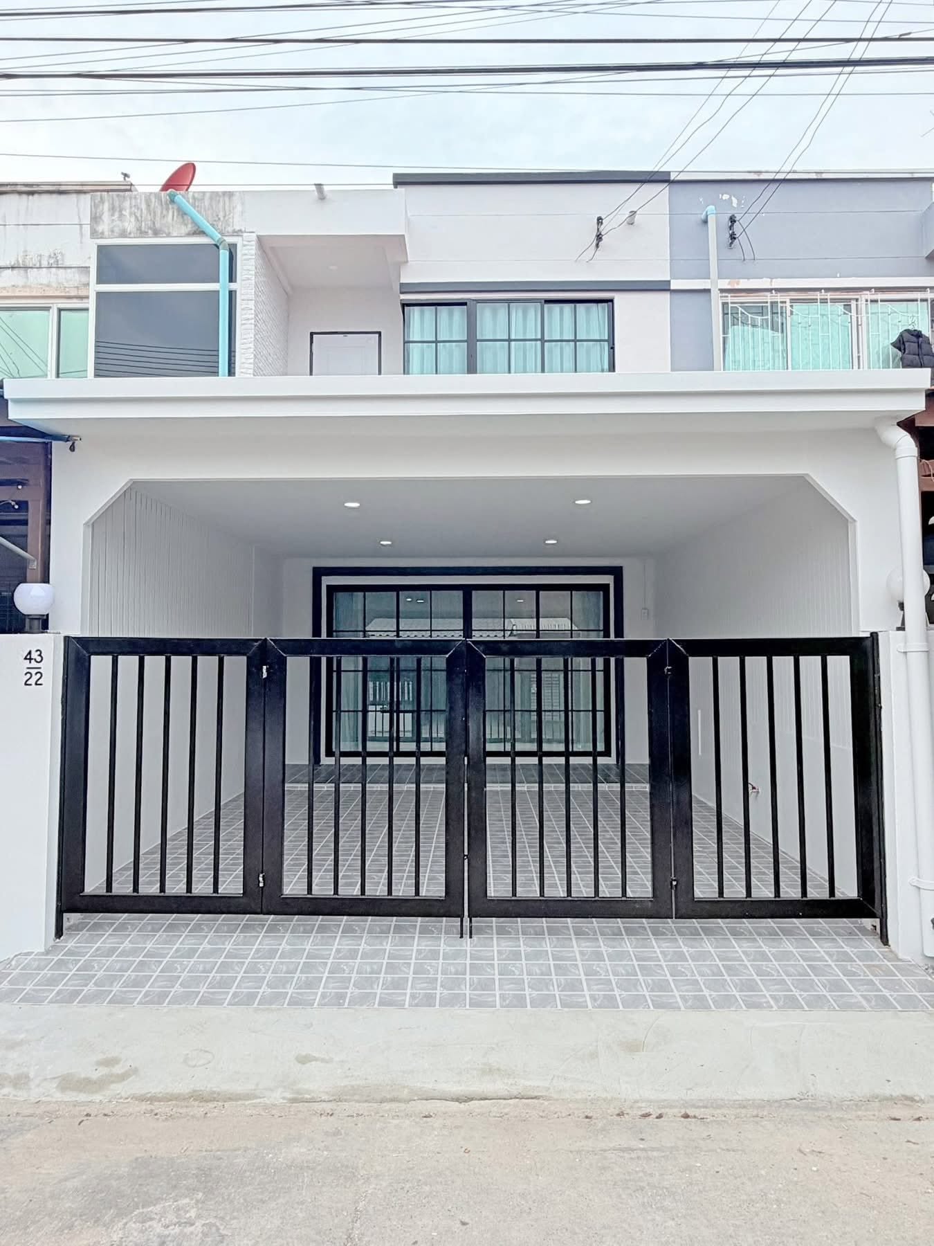 2 Bedroom Townhouse for sale at Rattanakorn 12