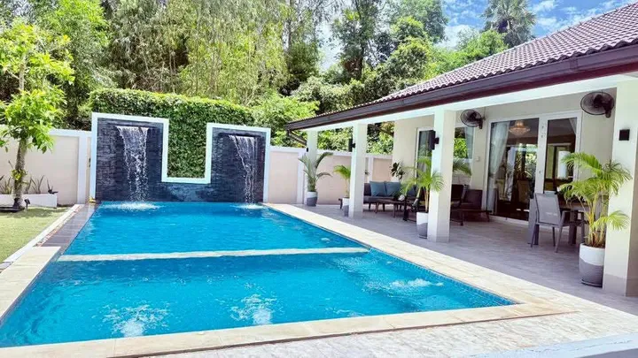 6 Bedroom House for sale in Huai Yai