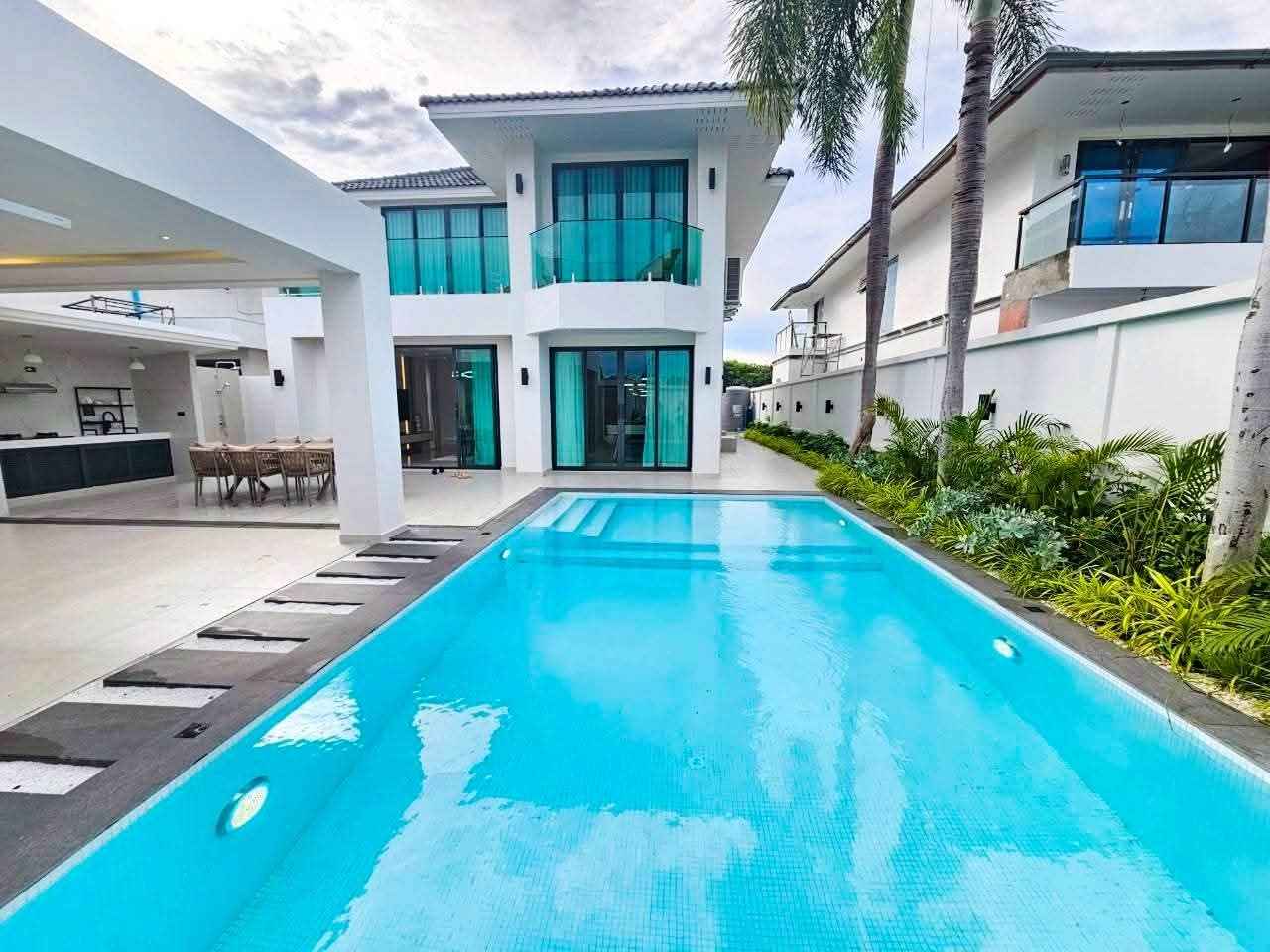 4 Bedroom Villa for sale in Jomtien