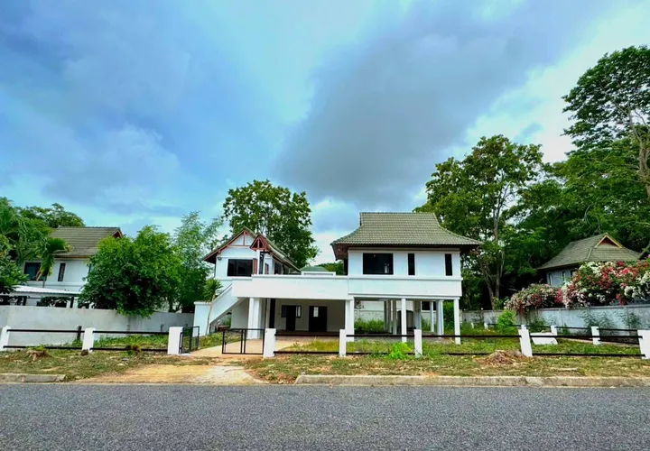 Photo from a listing at Phoenix Gold Golf & Country Club