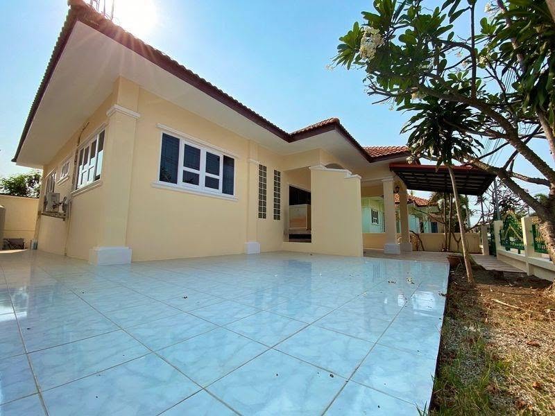 3 Bedroom House for sale in Chaiyapruek 2