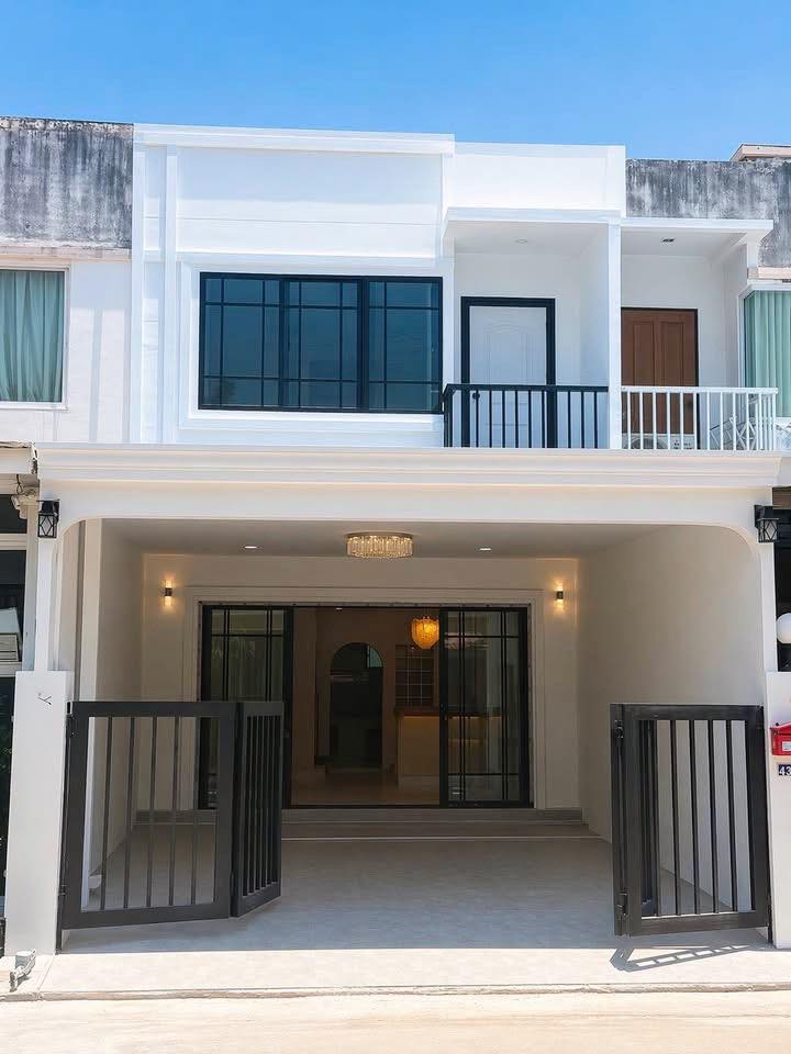 2 Bedroom Townhouse for sale in Central Pattaya