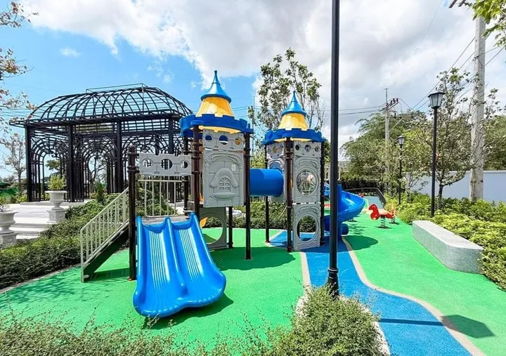 Photo from a listing at The Palm Grandio's