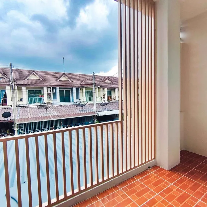 2 Bedroom Townhouse for sale at Mueang Mai Home Town