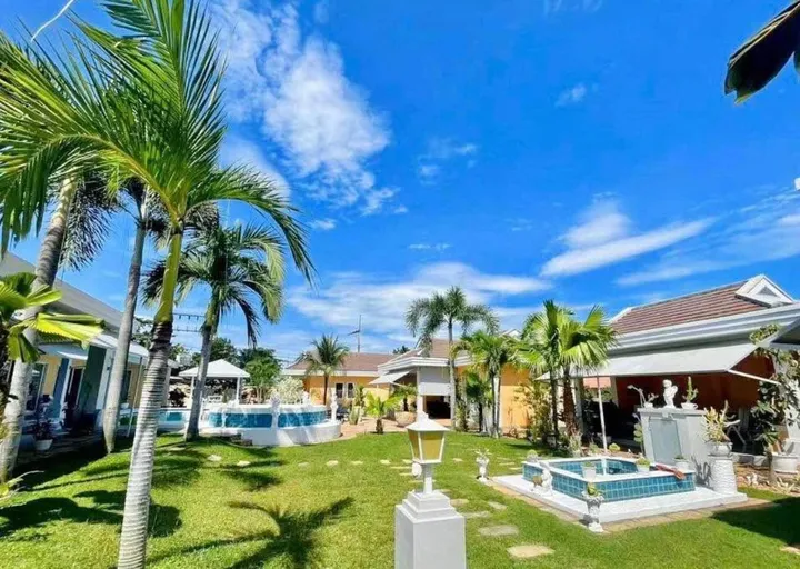 8 Bedroom House for rent in Mabprachan