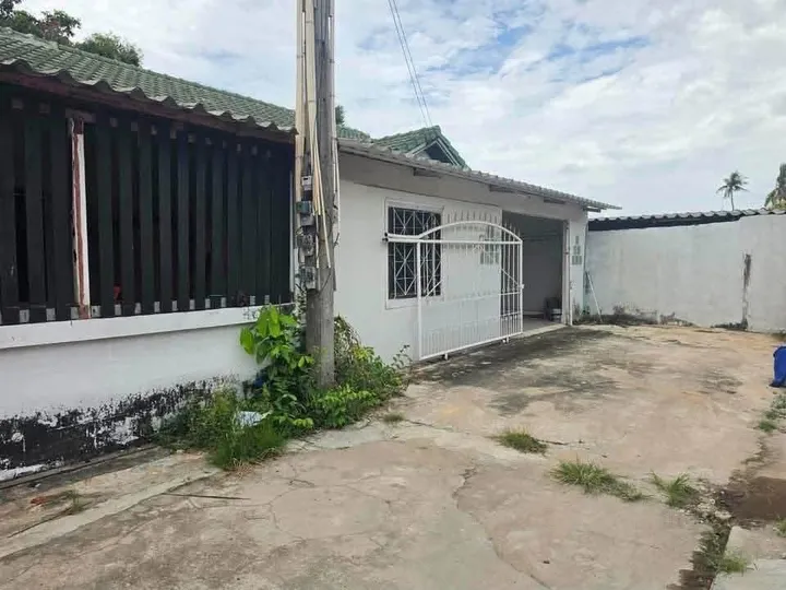 3 Bedroom Townhouse for sale in Pong