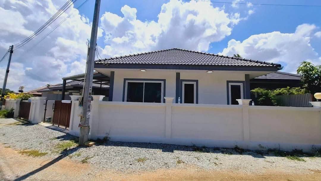 3 Bedroom House for sale in Rong Po