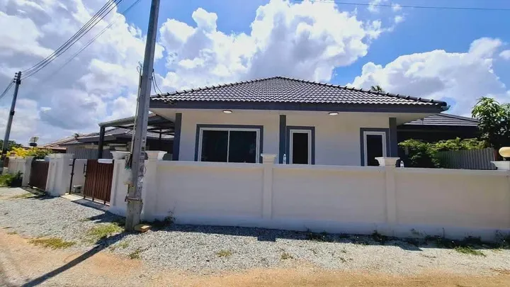 3 Bedroom House for sale in Rong Po