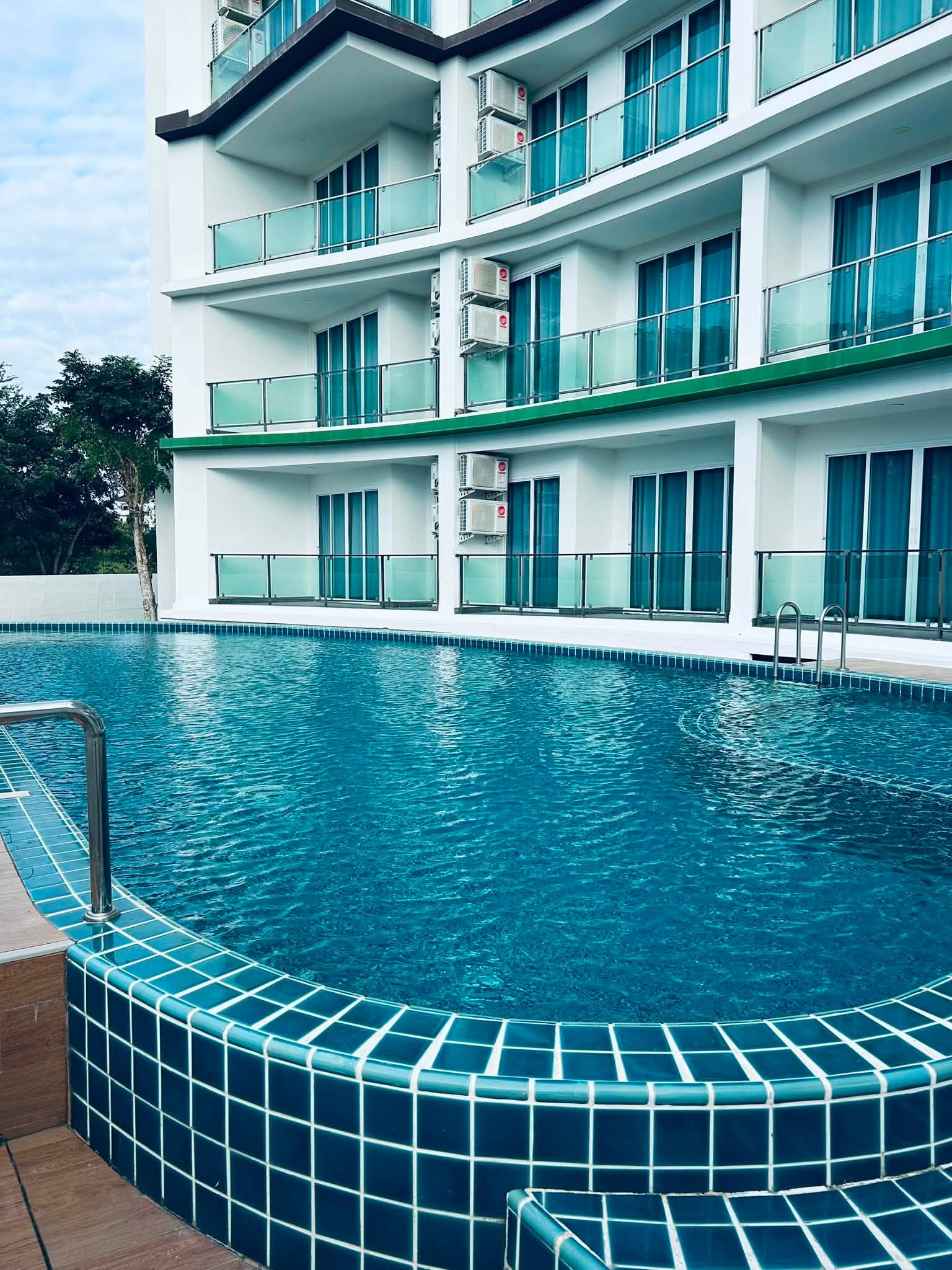 Commercial for sale in Thepprasit