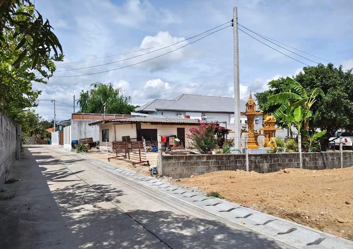 Land for sale in Pong