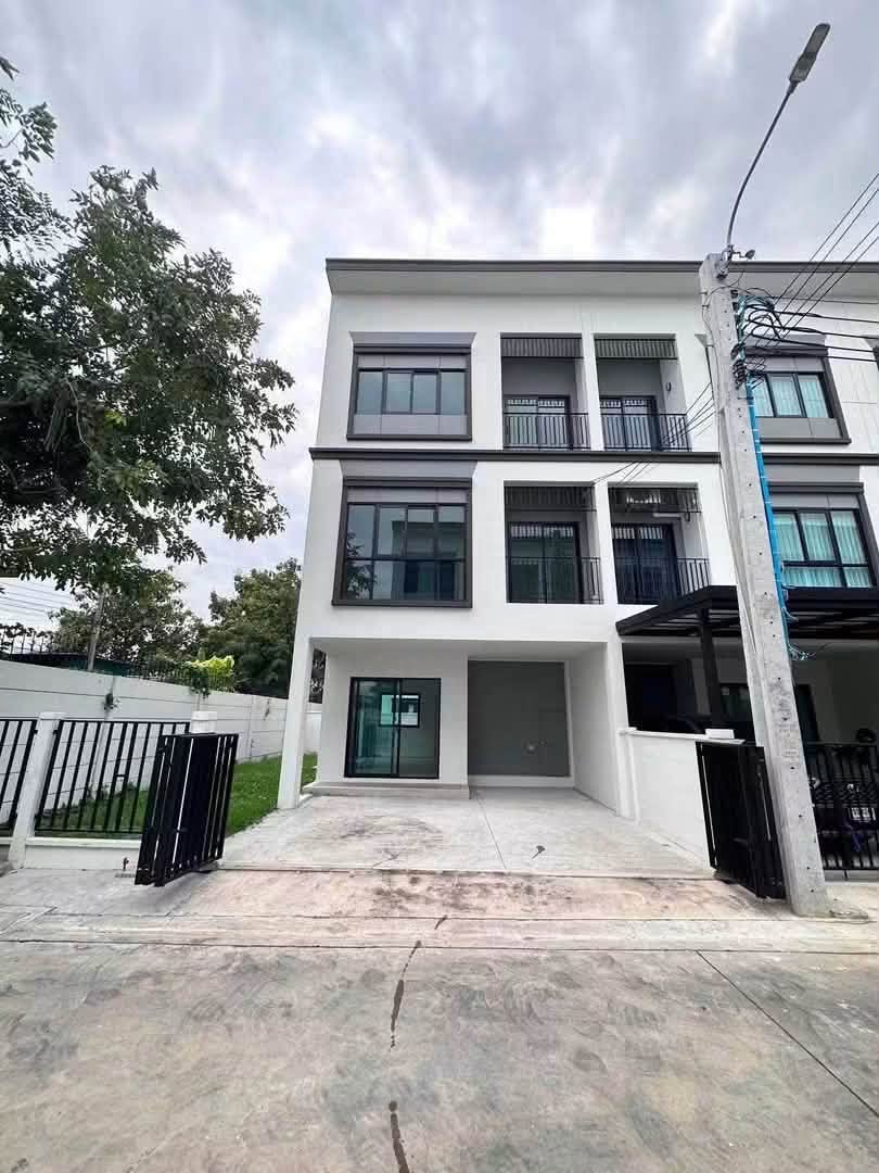 4 Bedroom Townhouse for rent at Lumpini Townplace Sukhumvit-Srinakarin