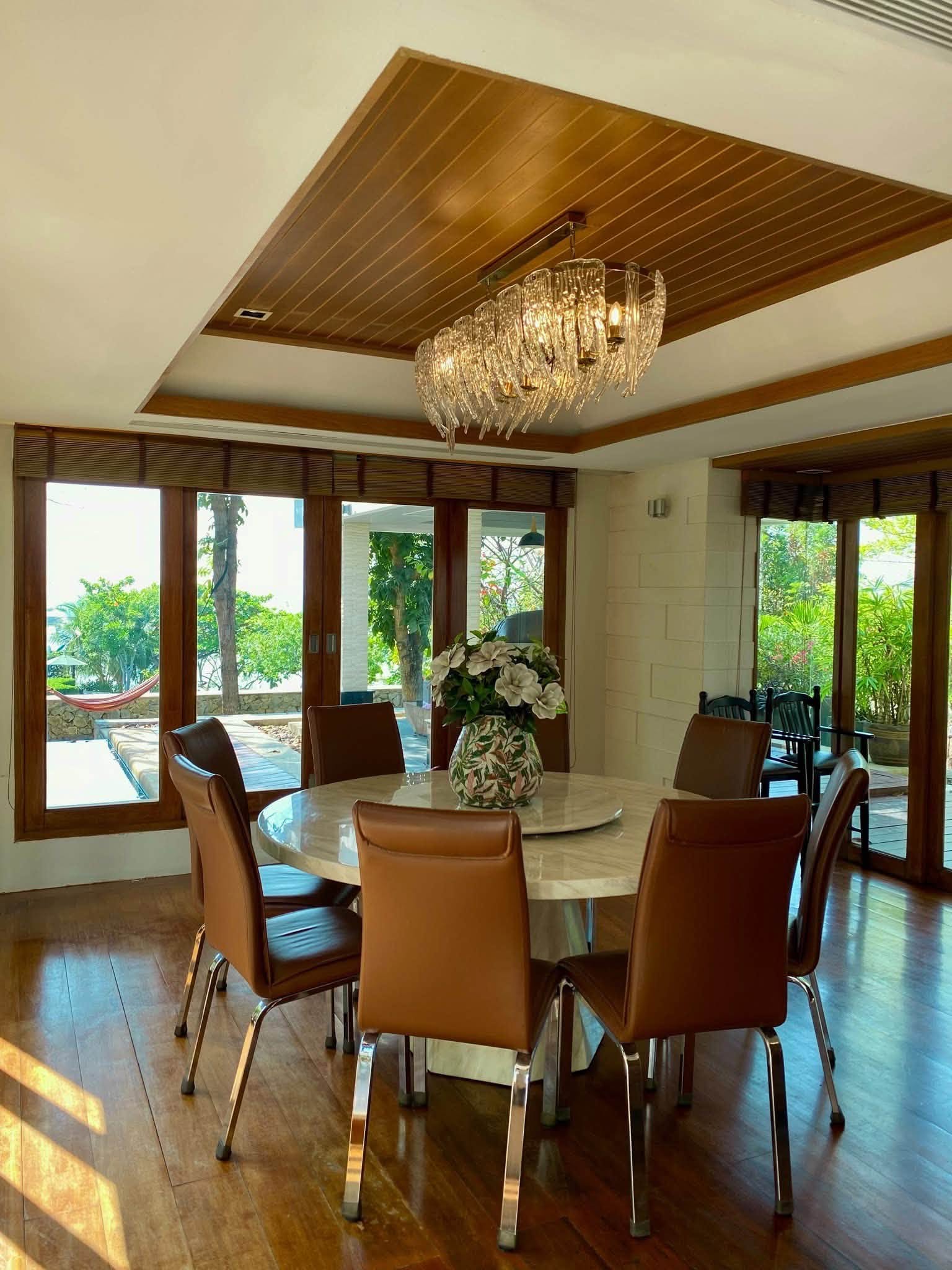 5 Bedroom Villa for rent in Wongamat