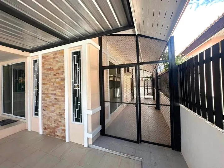 Photo from a listing at Rattanakorn 17
