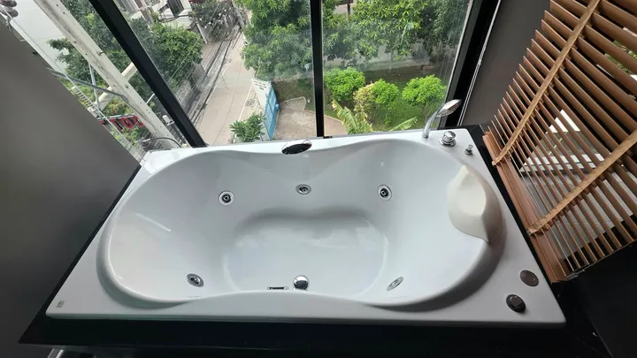 1 Bedroom Condo for rent at Sixty Six Condominium