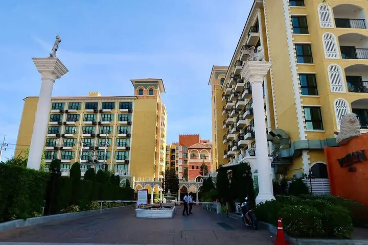 Photo from a listing at Venetian Signature Condo Resort