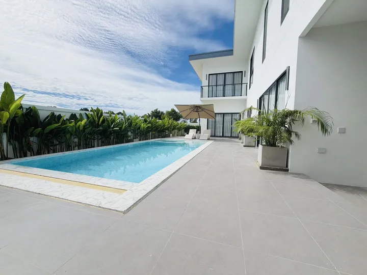 Photo from a listing at Palm Lakeside