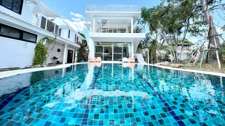 6 Bedroom Villa for rent in Huai Yai