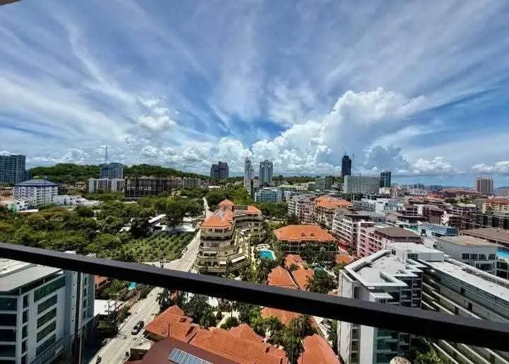 1 Bedroom Condo for rent at The Peak Towers