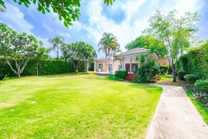 Photo from a listing at Siam Royal View