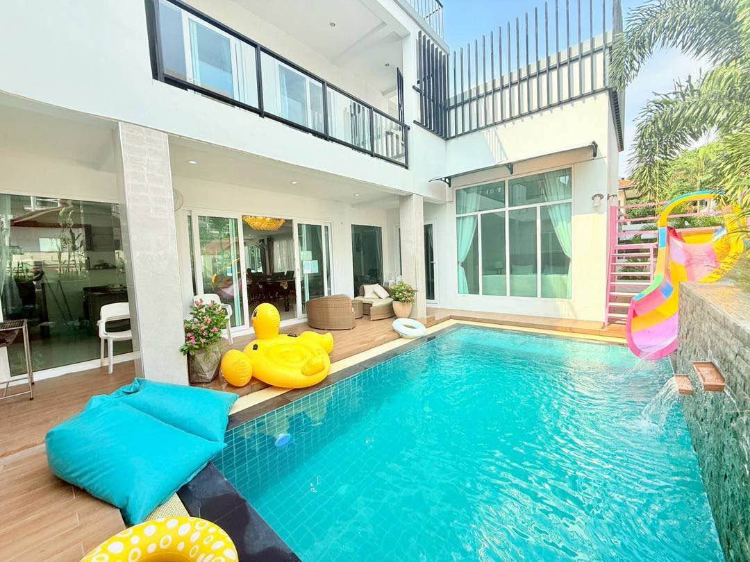 6 Bedroom Villa for sale in Jomtien