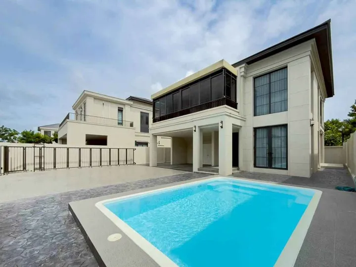 Photo from a listing at Arcade by Patta