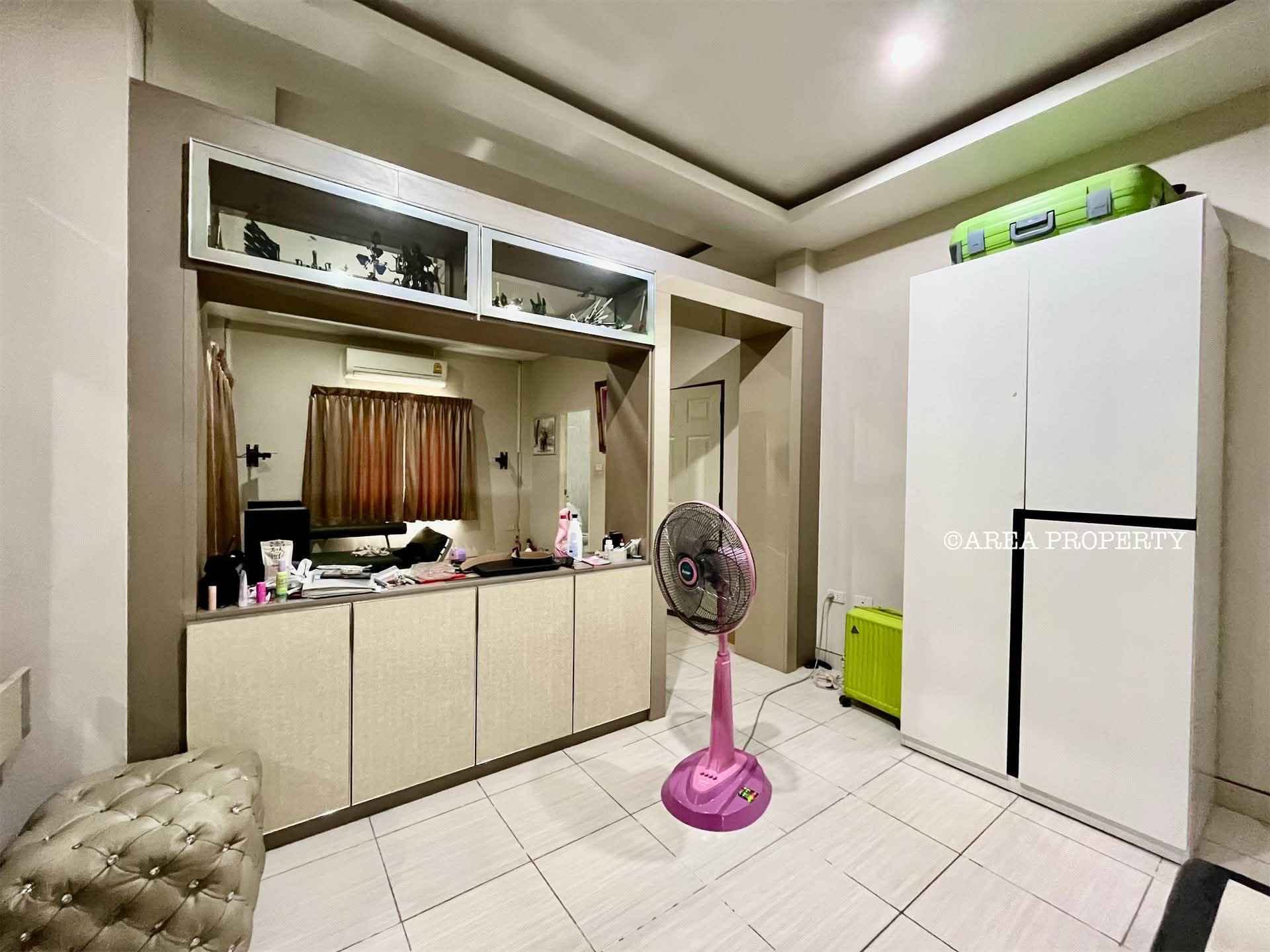 3 Bedroom Townhouse for sale in ศรีราชา, ชลบุรี