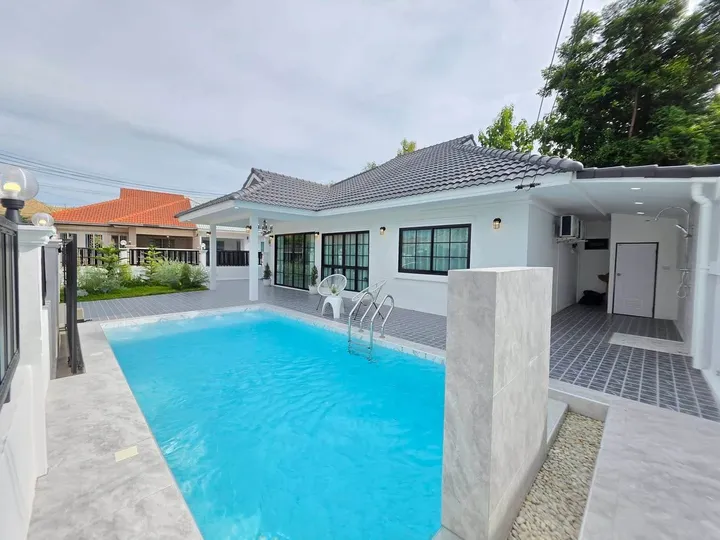 3 Bedroom Villa for sale at Rawi Porn Village