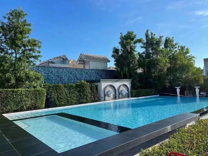 4 Bedroom Townhouse for sale at Golden Town