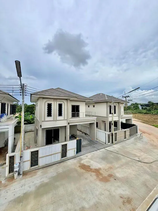 House for sale in Takhian Tia
