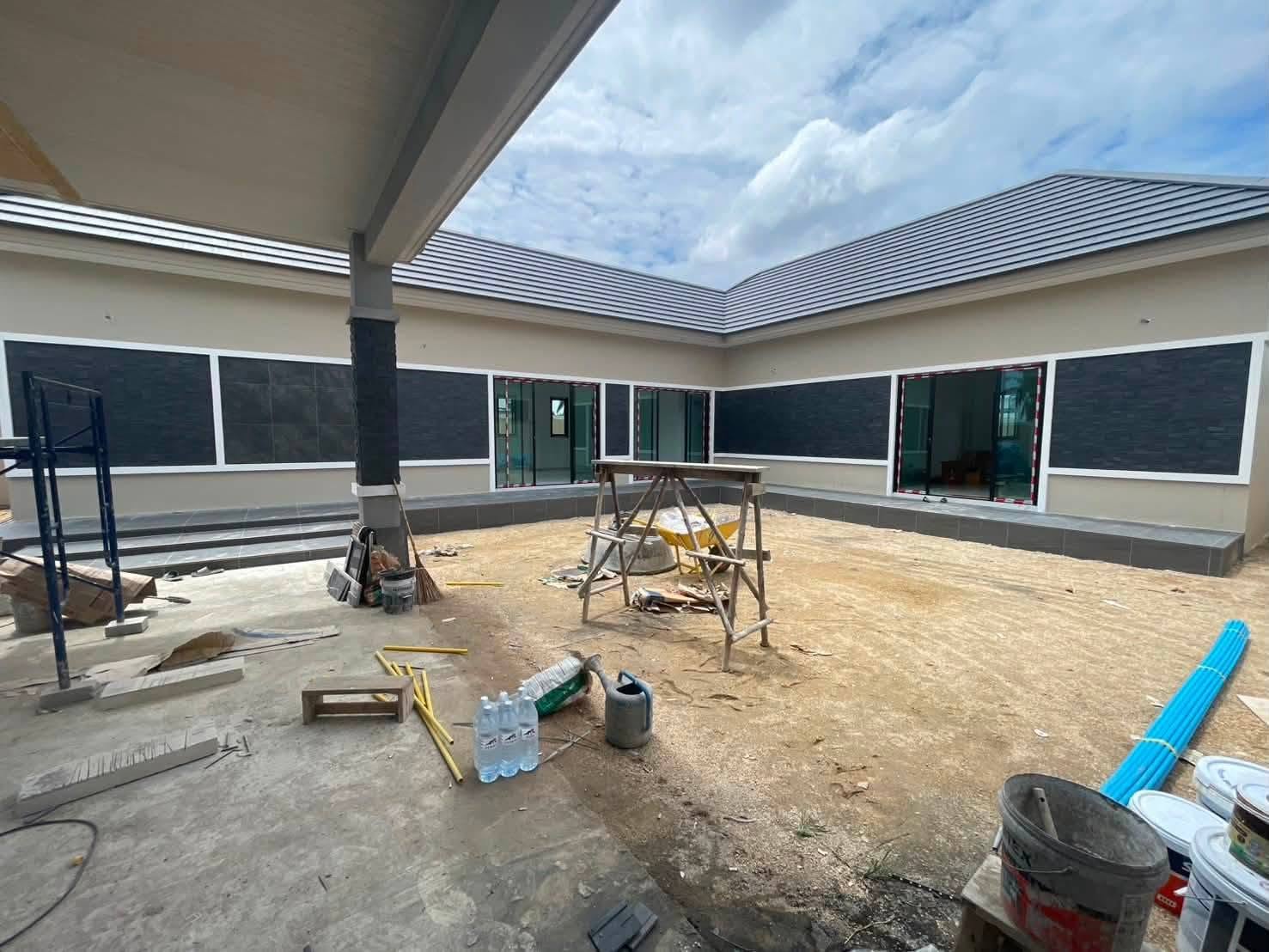 3 Bedroom House for sale in Pong