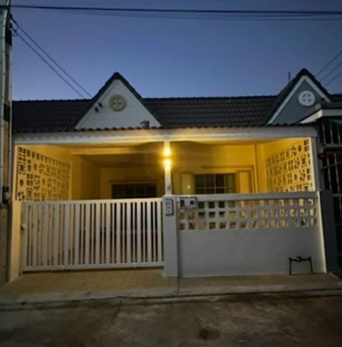 2 Bedroom Townhouse for rent in Pornprapanimit