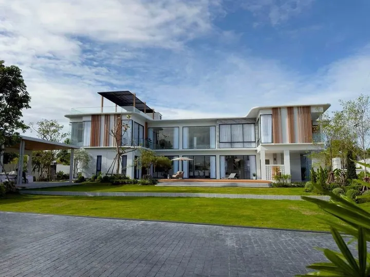 5 Bedroom Villa for sale in Pong