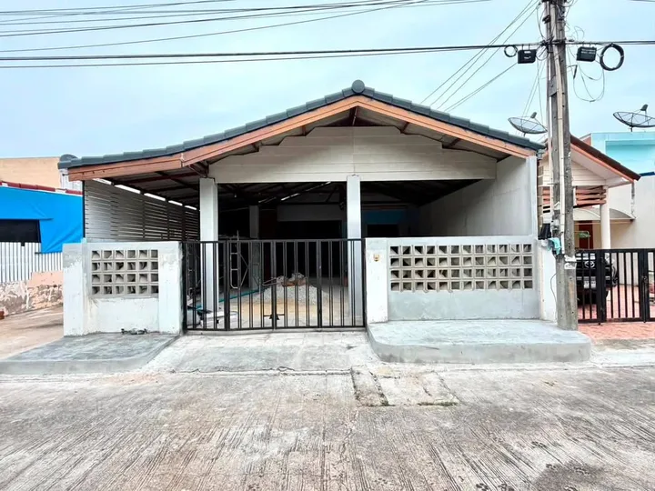 3 Bedroom Townhouse for sale at Rattanakorn Village 10