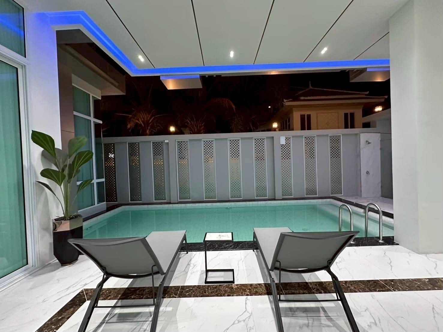 7 Bedroom Villa for sale in Na Jomtien