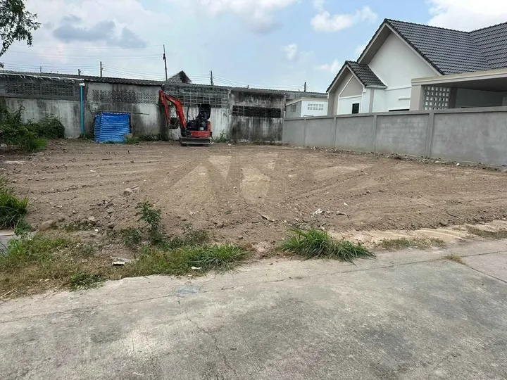 Photo from a listing at Siam Country Club