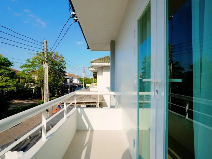 Photo from a listing at Baan Suan Lalana