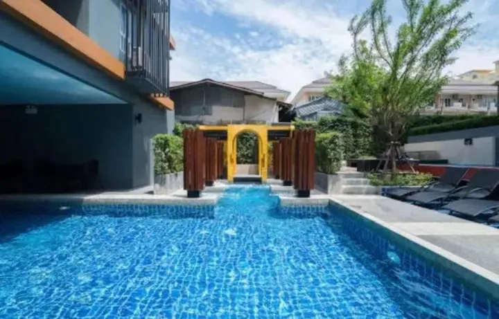 2 Bedroom Condo for rent at The Glass