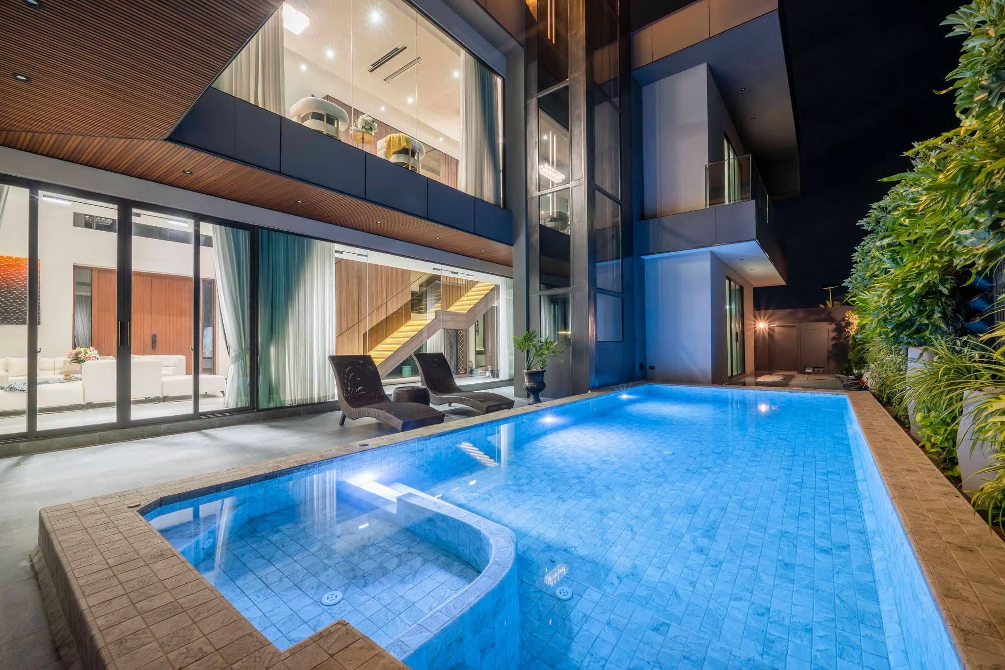 5 Bedroom Villa for sale at Opal Village Pattaya