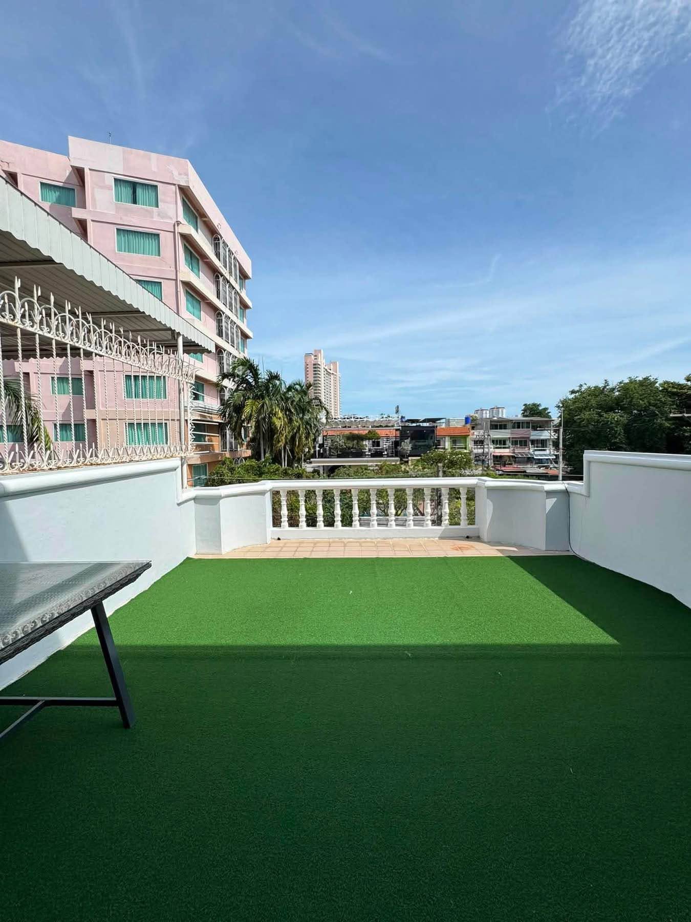 3 Bedroom Townhouse for sale in Thappraya