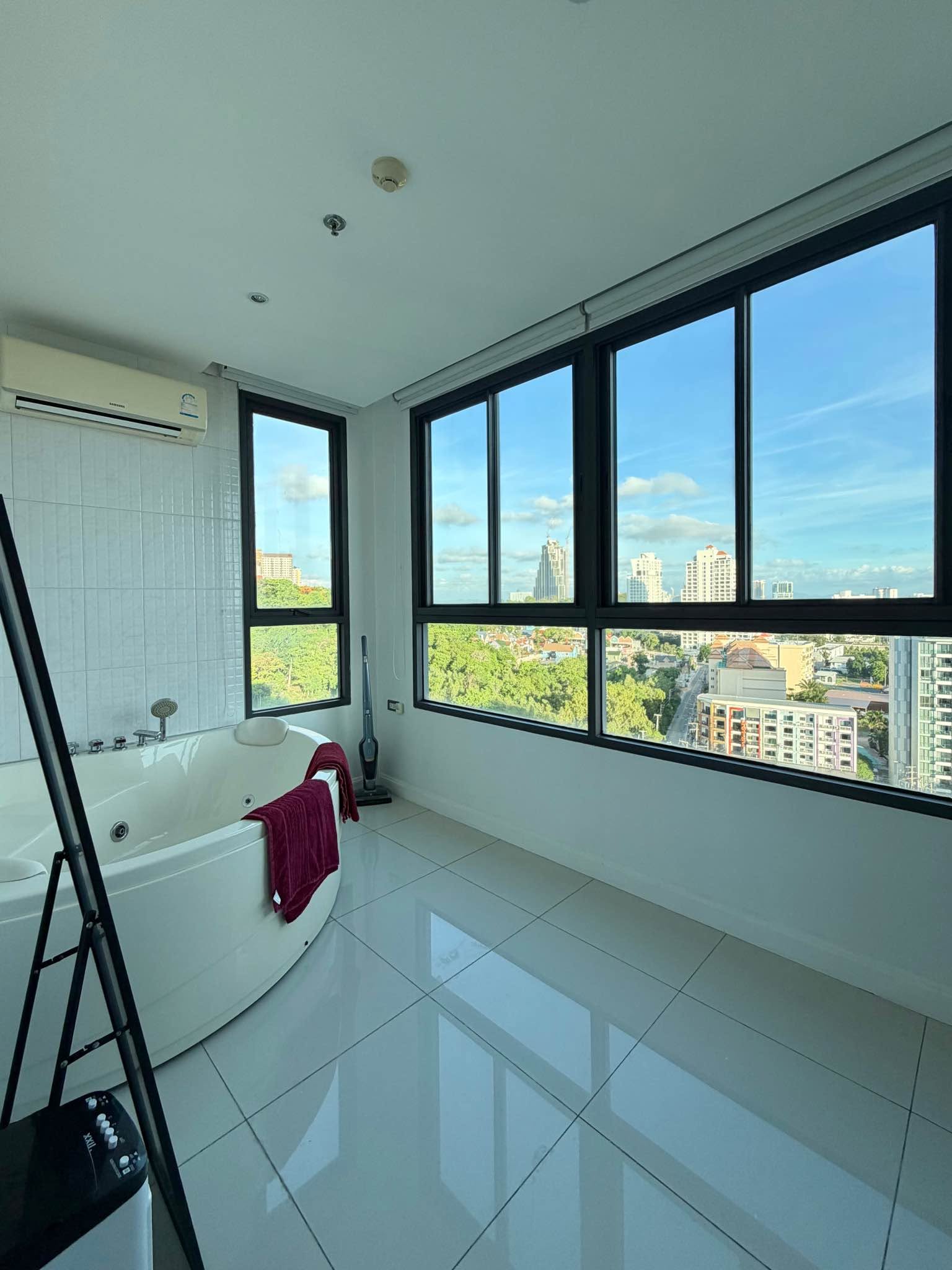 2 Bedroom Condo for sale at The Point
