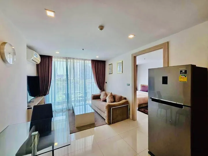 Photo from a listing at The Jewel Condo