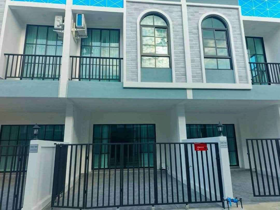 3 Bedroom Townhouse for rent at Rattanakorn Village